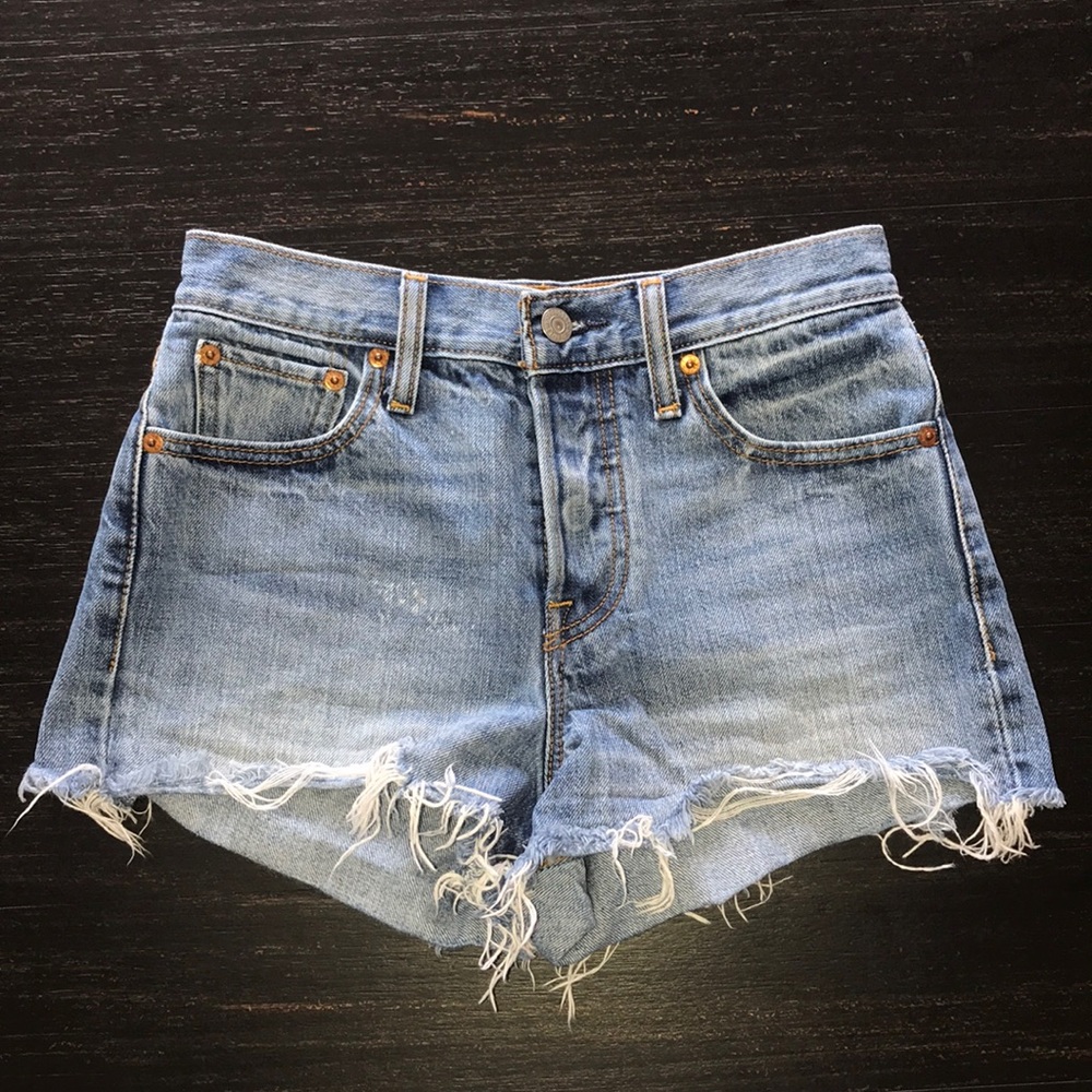 Levi’s Wedgie High-Rise Denim Short